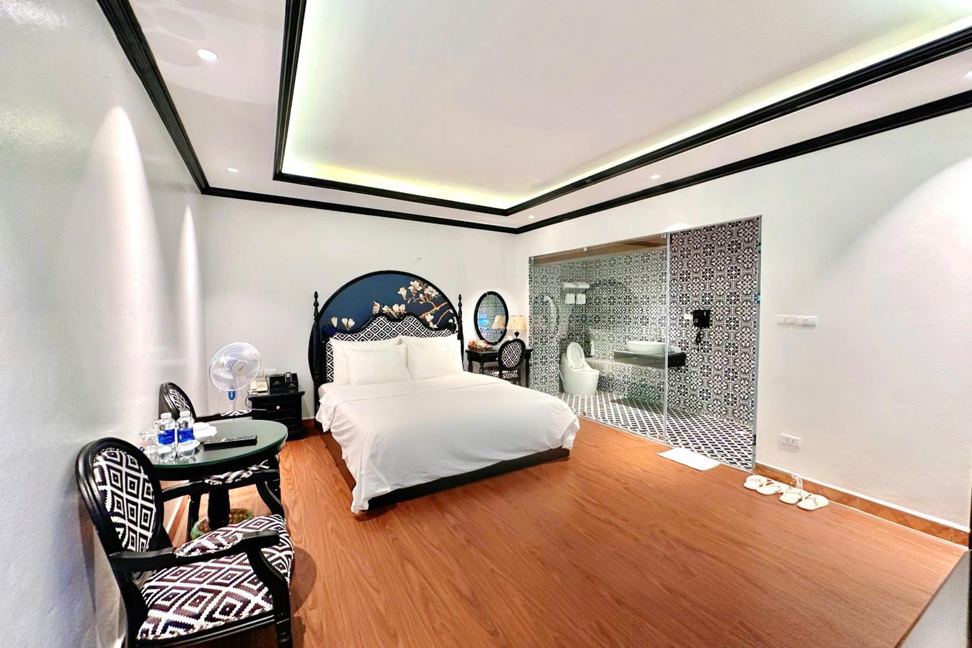 Hoang Gia Cau Giay 3*